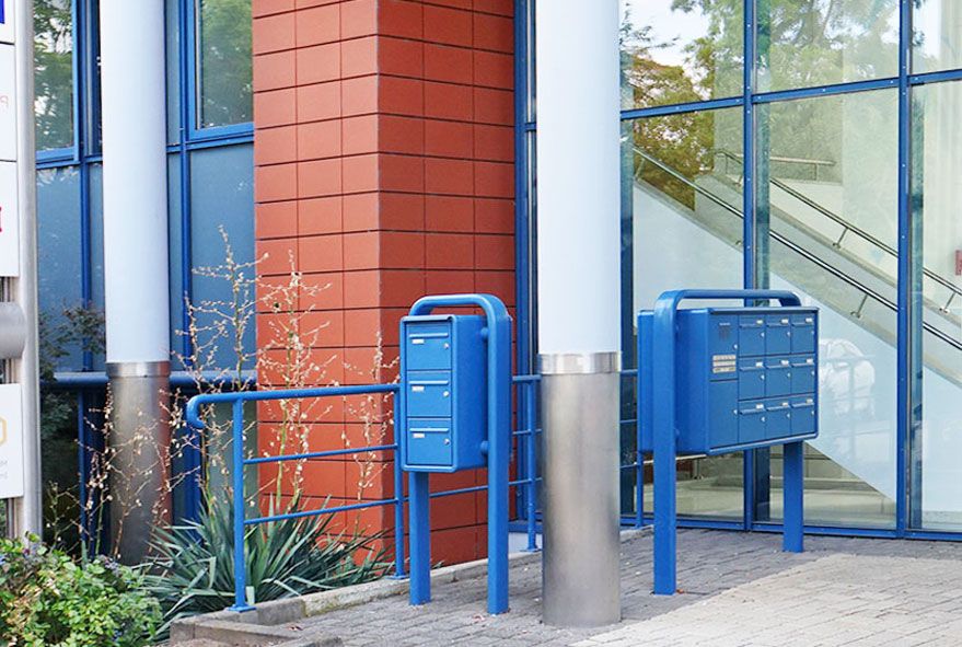 Optimale Nutzung vorhandener Platzverhältnisse für eine Briefkastenanlage kann durch andere Bauformen erreicht werden
