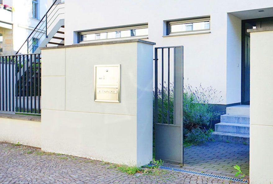 Passend zum modernen Designerhaus hochwertige Edelstahlbriefkastenanlagen nutzen