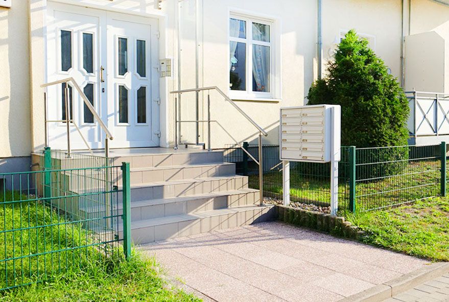 Qualitätsbriefkästen und Briefkastenanlagen die langlebig und Vandalismus geschützt sind