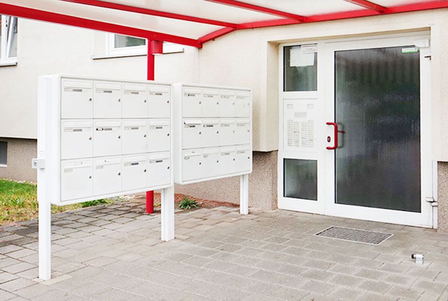 Spezielle Briefkastenanlagen mit viel Volumen für Gewerbekunden auch zum einbetonieren