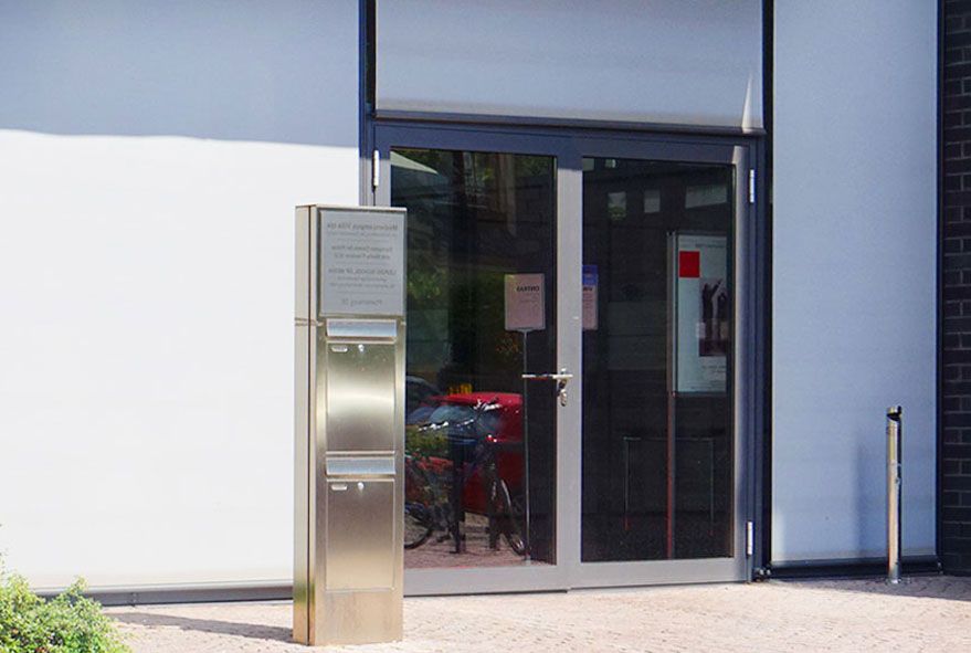 Standbriefkastenanlagen aus Edelstahl als Maßanfertigung für gewerbliche Zwecke