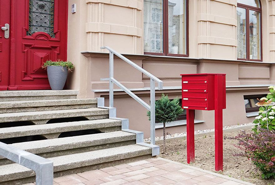 Standbriefkastenanlagen in Wunschfarbe am geeigneten Standort aufstellen