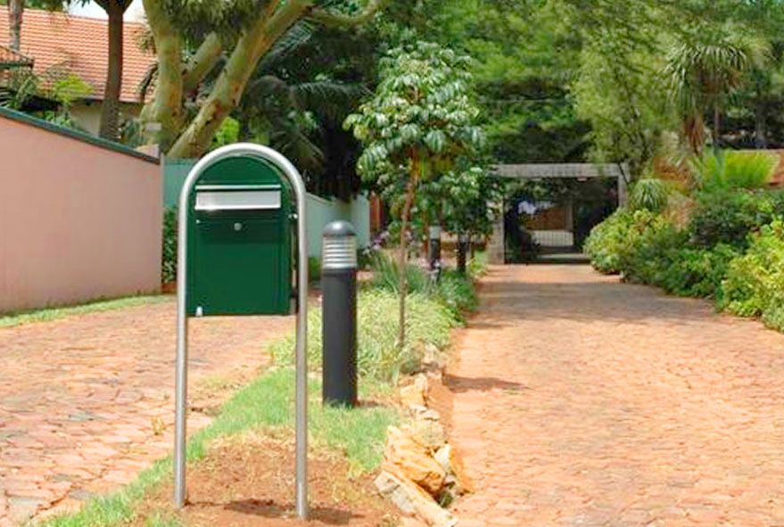 Standbriefkästen und Briefkastenanlagen die eine Kombination aus gefälliger Form und praktischem Nutzen bieten