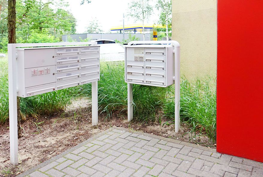 Universell beschriftbare Postfächer an Briefkastenanlagen die flexibel einsetzbar sind
