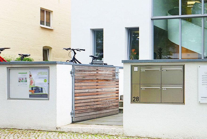 Unterputzbriefkastenanlagen mit vier Postfächern werden auf Wunsch auch ohne Sprechanlagen ausgeliefert