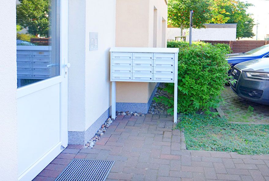 Vermieter von Wohneinheiten benötigen geeignete Briefkastenanlagen freistehend oder in Wandmontage