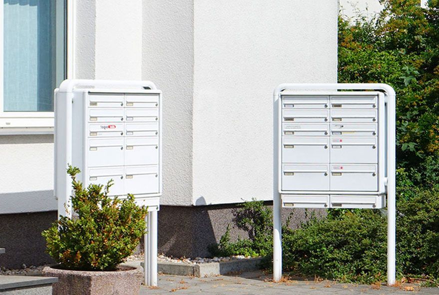 Verschiedene gewünschte Fächergrößen bei freistehenden Briefkastenanlagen berücksichtigen