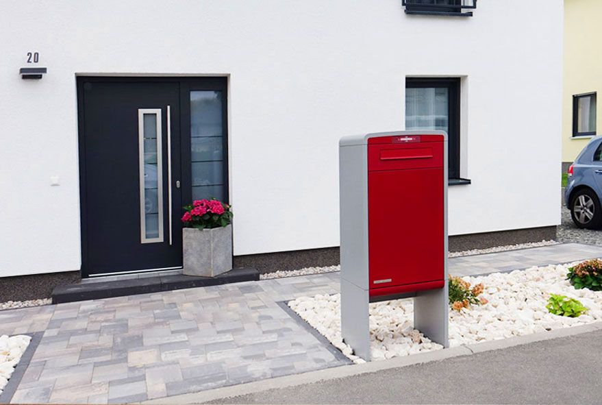 Viel Platz bietende Paketbriefkastenanlage mit ausreichendem Volumen für tägliche Post und Paketsendungen