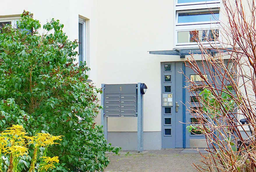 Vorausschauende Planung bei der Installation von Außenbeleuchtungen und Briefkastenanlagen ist clever und spart Geld