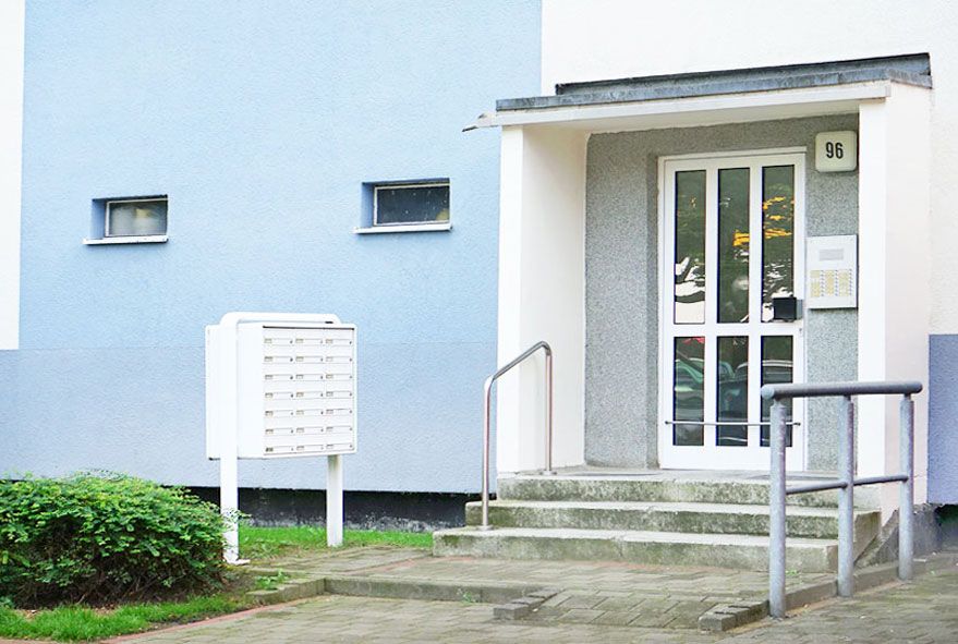 Welche Dimensionierung können Briefkastenanlagen mit Pfosten zum einzementieren oder aufschrauben haben?