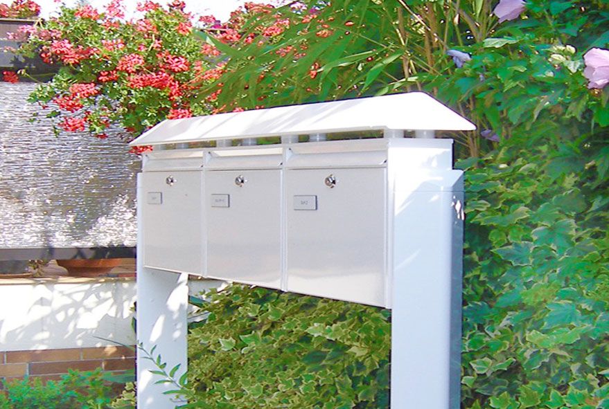 Wenn das eigene Haus saniert oder renoviert wird kommt meist auch eine neue Briefkastenanlage zum Einsatz