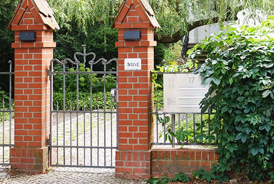 Wird der richtige Montageplatz einer Briefkastenanlage ausgesucht kann damit auch Geld gespart werden