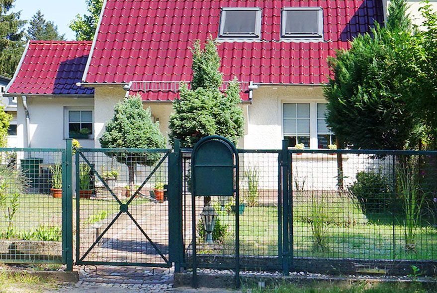 Zum Gartenzaun und Haustür passende Einzelbriefkästen und Briefkastenanlagen online ordern