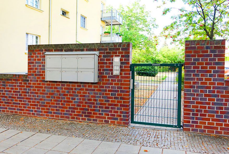 Zusätzliche Dachverkleidung für Briefkastenanlagen mit sechs Fächern